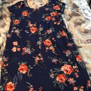 Long t shirt top rouge size 4x worn few times floral blue print soft material